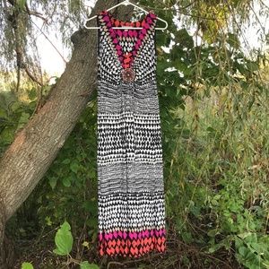 🦋EUC Sleeveless Maxi Dress With Bead Detailing